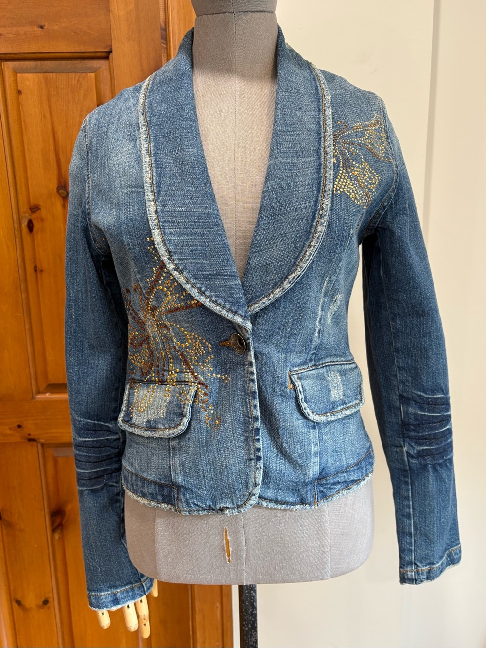 Embellished Distressed Seductions Jeans Cotton Jean Jacket Size 7